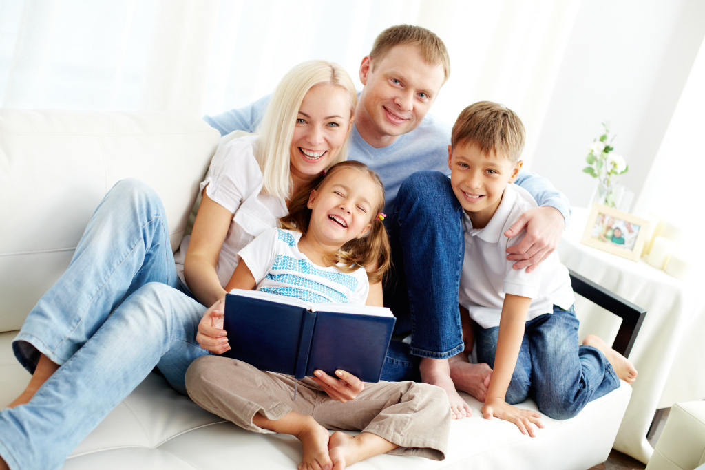 happy-family-reading-a-book.jpg